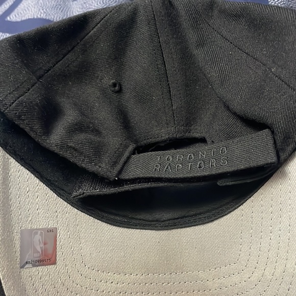 On black raptors hat! Adjustable! - Picture 2 of 2